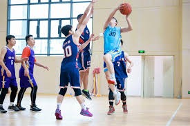 解析国米中场名将，球迷怒斥到莱万为他点赞，双刃剑用好能成惊喜